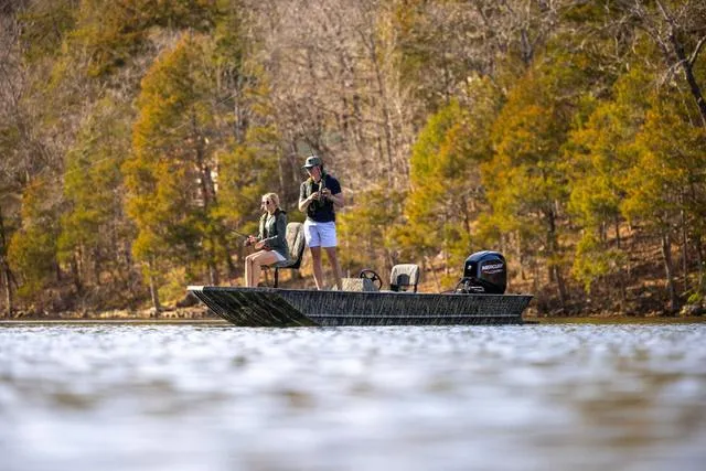 Slide: The Image of Lowe Roughneck 1860 Rambler Jet 2025 - 5