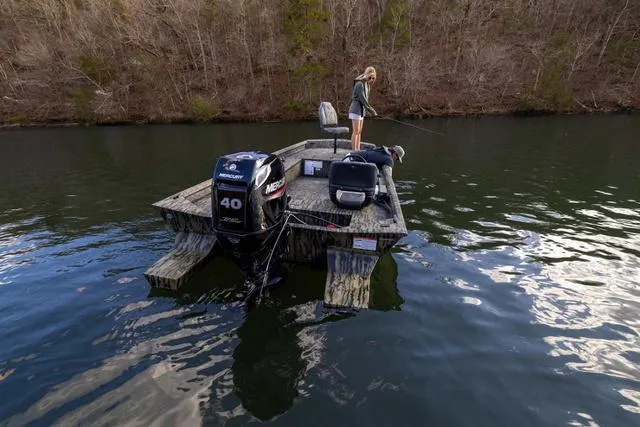 Slide: The Image of Lowe Roughneck 1860 Rambler Jet 2025 - 6