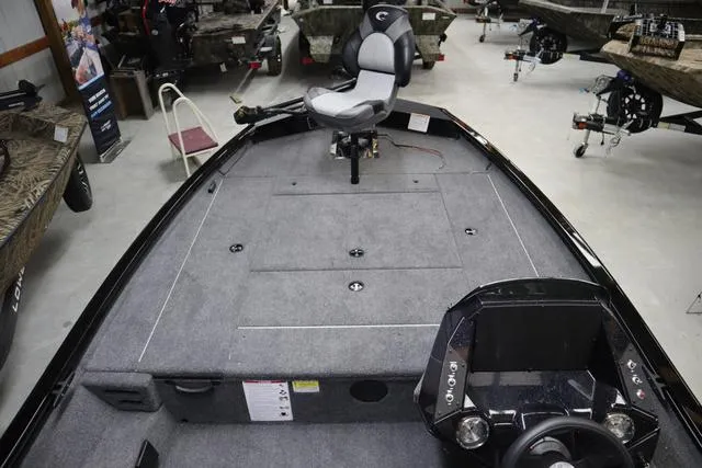 Slide: The Image of Crestliner XFC 18 Crappie 2025 - 17