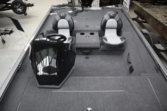 Slide: The Image of Crestliner XFC 18 Crappie 2025 - 25