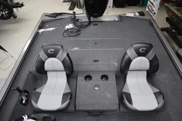 Slide: The Image of Crestliner XFC 18 Crappie 2025 - 27