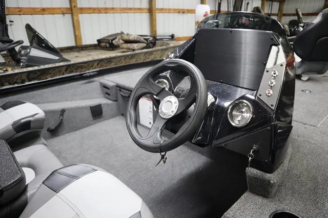 Slide: The Image of Crestliner XFC 18 Crappie 2025 - 6