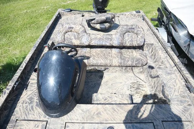 Slide: The Image of Lowe Stinger 195 Poly Camo 2021 - 2