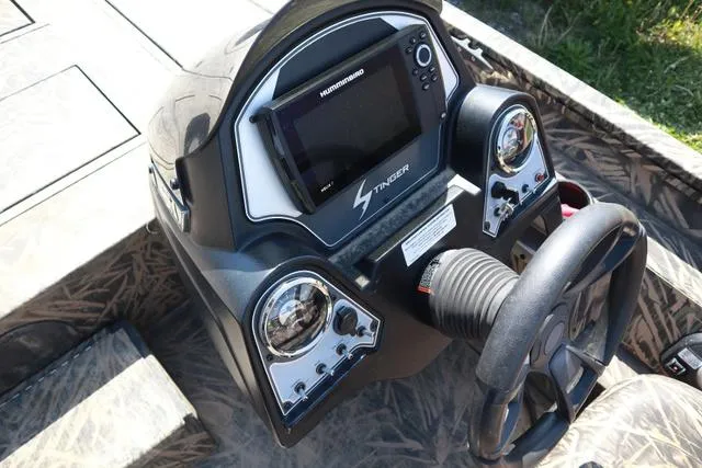 Slide: The Image of Lowe Stinger 195 Poly Camo 2021 - 6