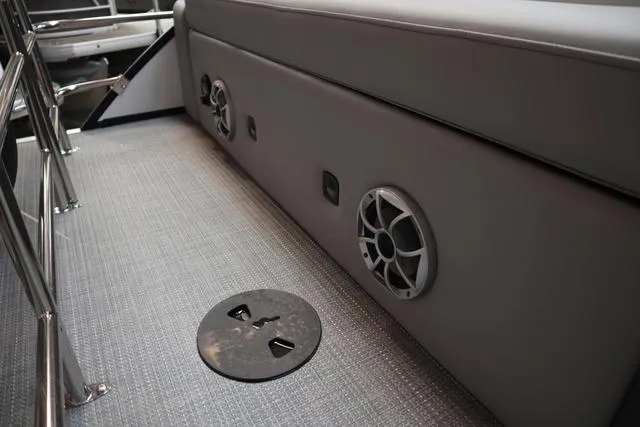 Slide: The Image of Bentley Pontoons Elite 223 Swingback DC Triple Tube Pkg 2025 - 31