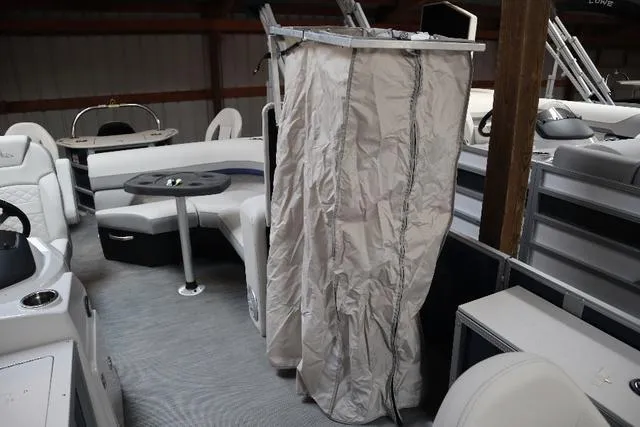 Slide: The Image of Lowe SF 214 2023 - 4