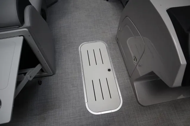 Slide: The Image of Bentley Pontoons Legacy 223 Swingback Triple Tube Pkg 2025 - 10