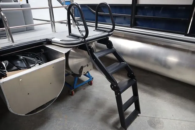 Slide: The Image of Bentley Pontoons Legacy 223 Swingback Triple Tube Pkg 2025 - 4