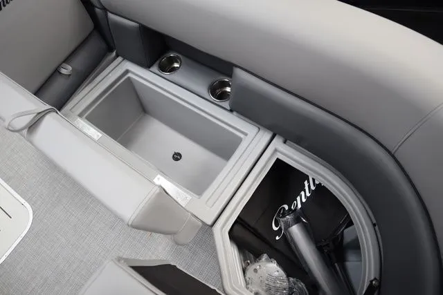 Slide: The Image of Bentley Pontoons Legacy 223 Swingback Triple Tube Pkg 2025 - 7
