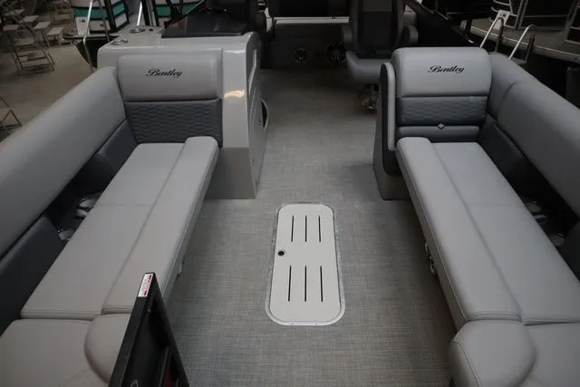Slide: The Image of Bentley Pontoons Elite 253 Swingback DC Triple Tube Pkg 2025 - 13