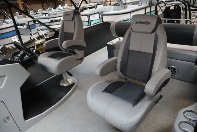 Slide: The Image of Bentley Pontoons Elite 253 Swingback DC Triple Tube Pkg 2025 - 16