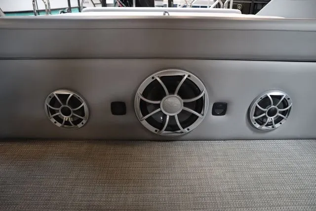 Slide: The Image of Bentley Pontoons Elite 253 Swingback DC Triple Tube Pkg 2025 - 18