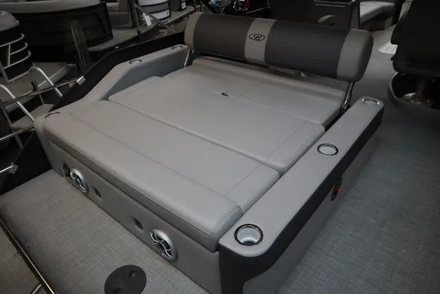 Slide: The Image of Bentley Pontoons Elite 253 Swingback DC Triple Tube Pkg 2025 - 19