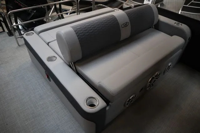 Slide: The Image of Bentley Pontoons Elite 253 Swingback DC Triple Tube Pkg 2025 - 21