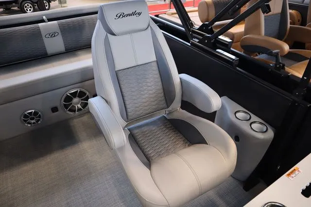 Slide: The Image of Bentley Pontoons Elite 253 Swingback DC Triple Tube Pkg 2025 - 32