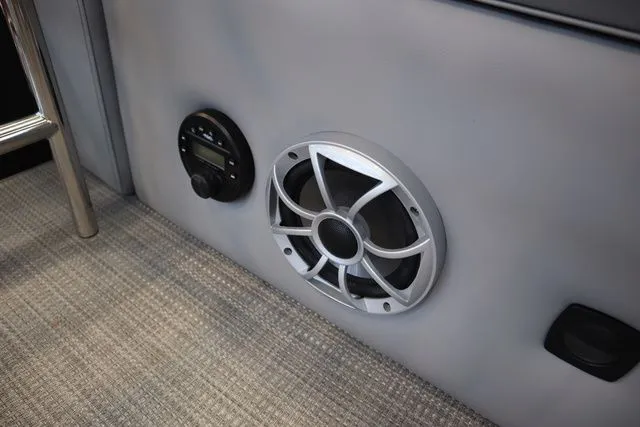 Slide: The Image of Bentley Pontoons Elite 253 Swingback DC Triple Tube Pkg 2025 - 35