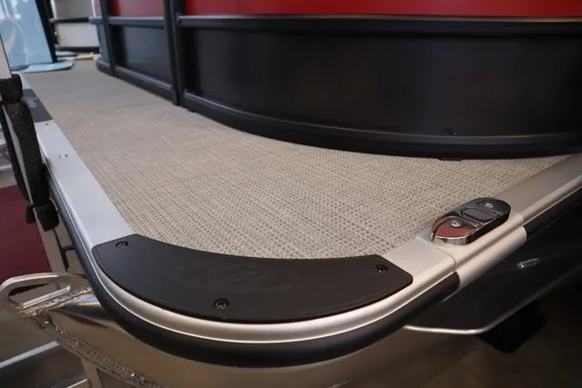 Slide: The Image of Bentley Pontoons Elite 253 Swingback DC Triple Tube Pkg 2025 - 40