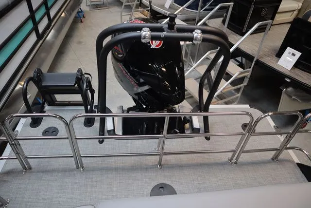 Slide: The Image of Bentley Pontoons Elite 253 Swingback DC Triple Tube Pkg 2025 - 42