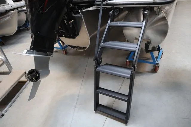 Slide: The Image of Bentley Pontoons Elite 253 Swingback DC Triple Tube Pkg 2025 - 46