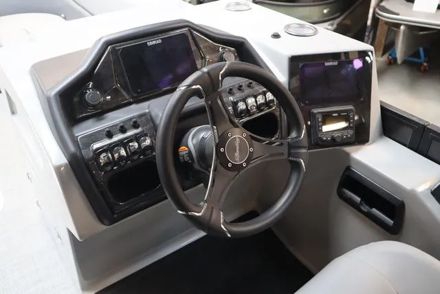 Slide: The Image of Bentley Pontoons Elite 253 Swingback DC Triple Tube Pkg 2025 - 6