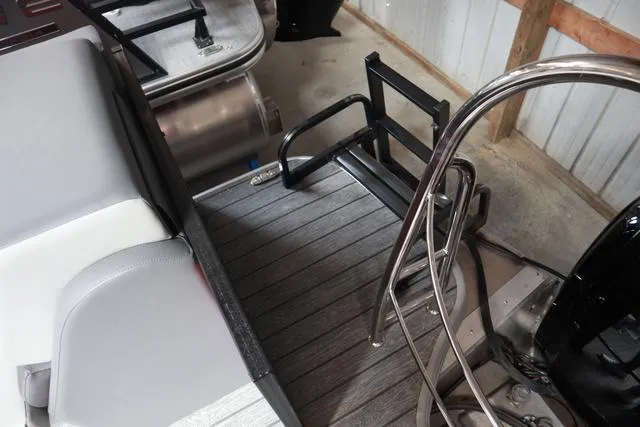 Slide: The Image of Lowe LS 210 WT 2025 - 29