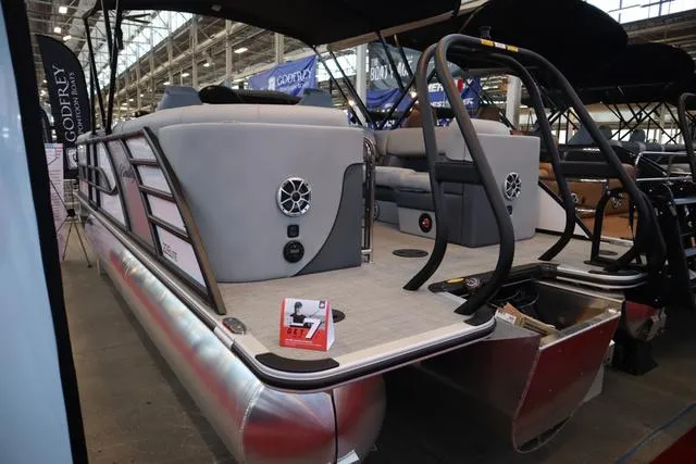 Slide: The Image of Bentley Pontoons Elite 223 Admiral Triple Tube Pkg 2025 - 3