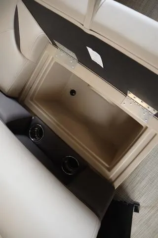 Slide: The Image of Bentley Pontoons Legacy 200 Cruise XL 2025 - 11