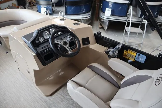 Slide: The Image of Bentley Pontoons Legacy 200 Cruise XL 2025 - 15