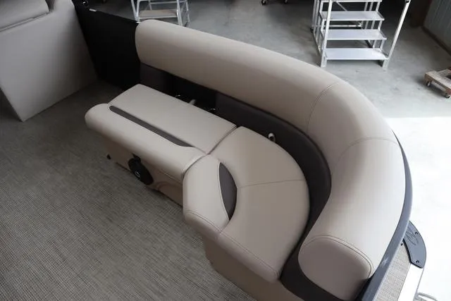 Slide: The Image of Bentley Pontoons Legacy 200 Cruise XL 2025 - 6