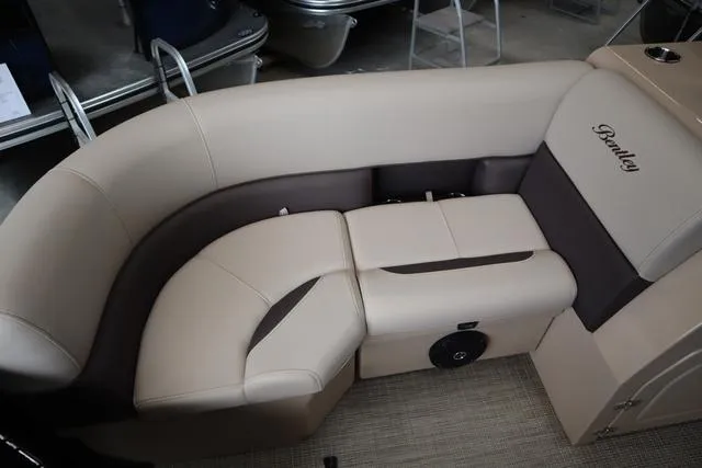 Slide: The Image of Bentley Pontoons Legacy 200 Cruise XL 2025 - 7