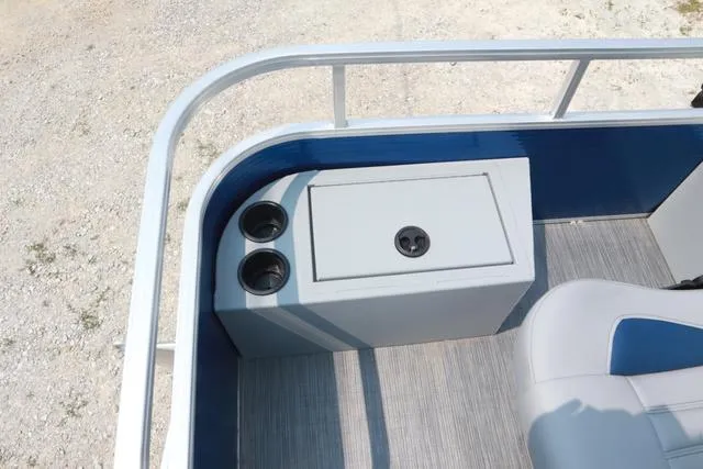 Slide: The Image of Lowe Ultra Fish 182 2023 - 10