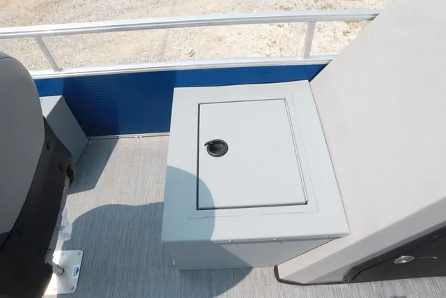 Slide: The Image of Lowe Ultra Fish 182 2023 - 11