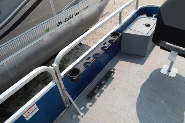 Slide: The Image of Lowe Ultra Fish 182 2023 - 13