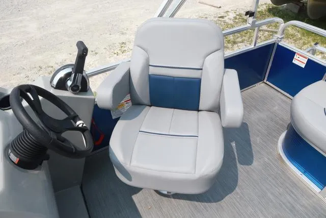 Slide: The Image of Lowe Ultra Fish 182 2023 - 14