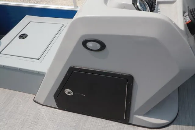 Slide: The Image of Lowe Ultra Fish 182 2023 - 16