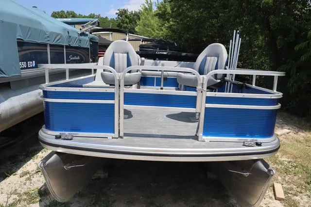 Slide: The Image of Lowe Ultra Fish 182 2023 - 17