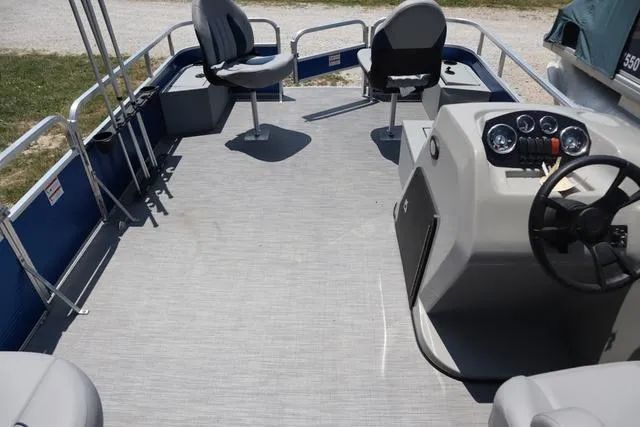 Slide: The Image of Lowe Ultra Fish 182 2023 - 19