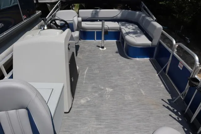 Slide: The Image of Lowe Ultra Fish 182 2023 - 20