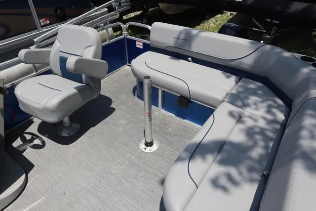 Slide: The Image of Lowe Ultra Fish 182 2023 - 5