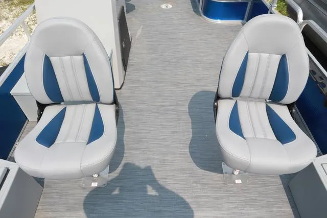 Slide: The Image of Lowe Ultra Fish 182 2023 - 8