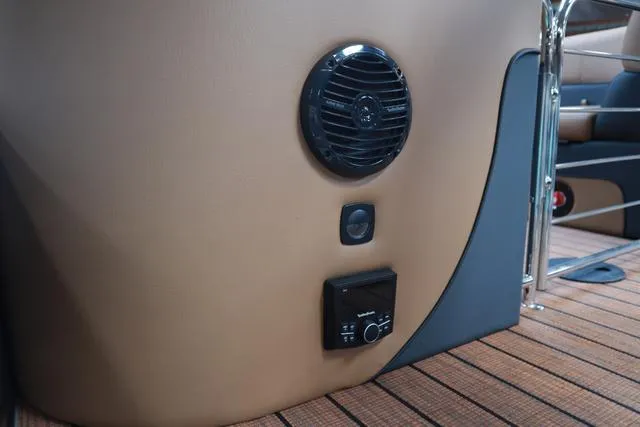Slide: The Image of Bentley Pontoons Elite 223 Admiral Triple Tube Pkg 2025 - 21