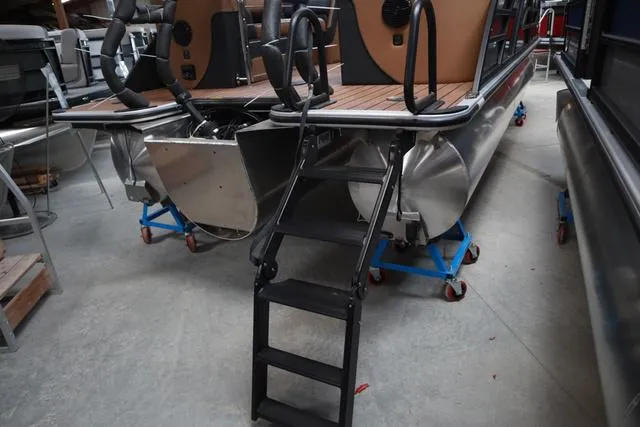 Slide: The Image of Bentley Pontoons Elite 223 Admiral Triple Tube Pkg 2025 - 31