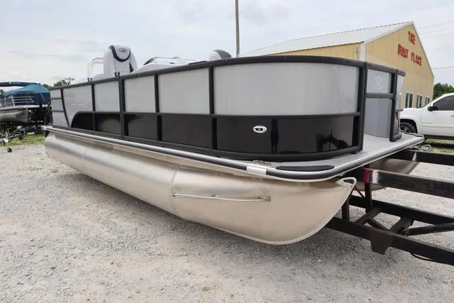 Slide: The Image of 2024 Bentley Pontoons Fish 200 4-Point pontoon boat on a trailer. - 30