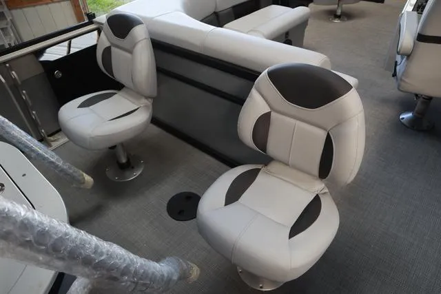 Slide: The Image of 2024 Bentley Pontoons Fish 200 4-Point interior with swivel fishing seats. - 9