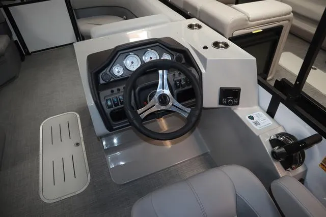 Slide: The Image of Bentley Pontoons Legacy 223 Navigator Triple Tube Pkg 2025 - 11