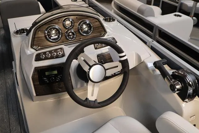 Slide: The Image of Lowe SF 232 WT 2023 - 6