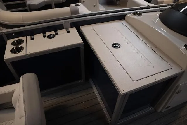 Slide: The Image of Lowe SF 232 WT 2023 - 7