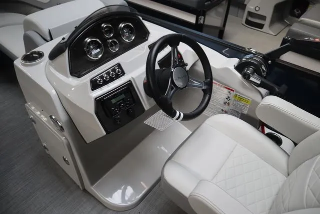 Slide: The Image of Lowe SS 210 WT 2025 - 12