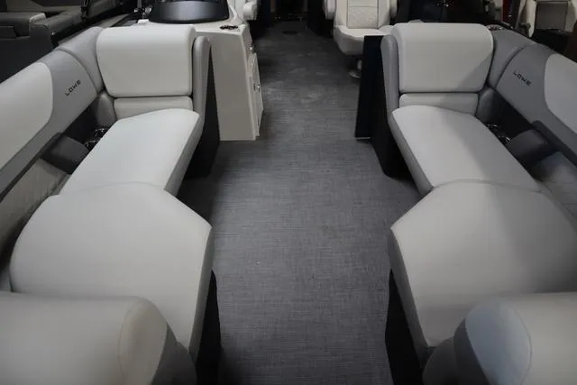 Slide: The Image of Lowe SS 210 WT 2025 - 15