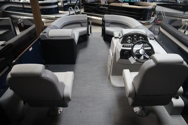 Slide: The Image of Lowe SS 210 WT 2025 - 3